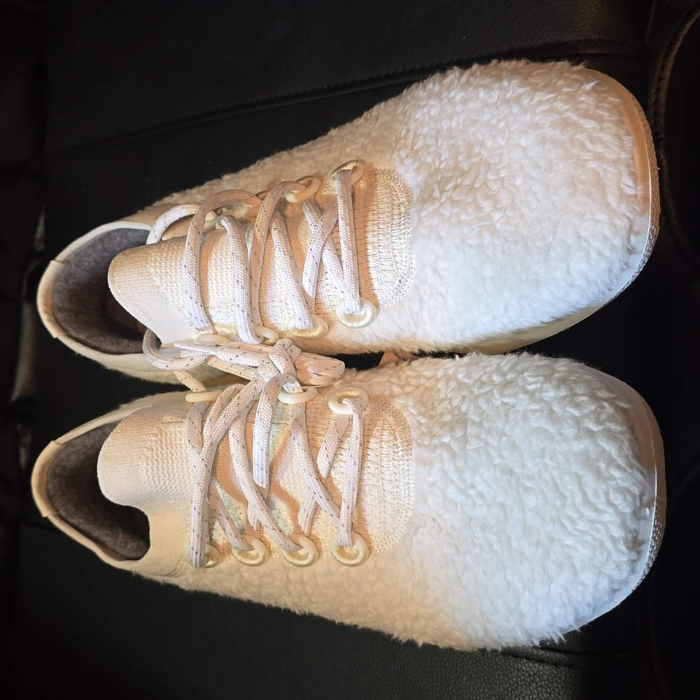 allbirds casual fluffy shoe - Picture 2 of 5